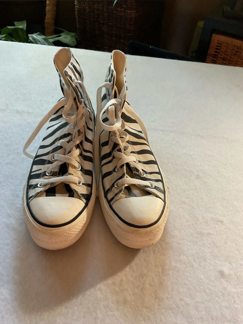 Converse High-Top Zebra Stripe Sneakers - Black & White size - 10.5 - Picture 2 of 10